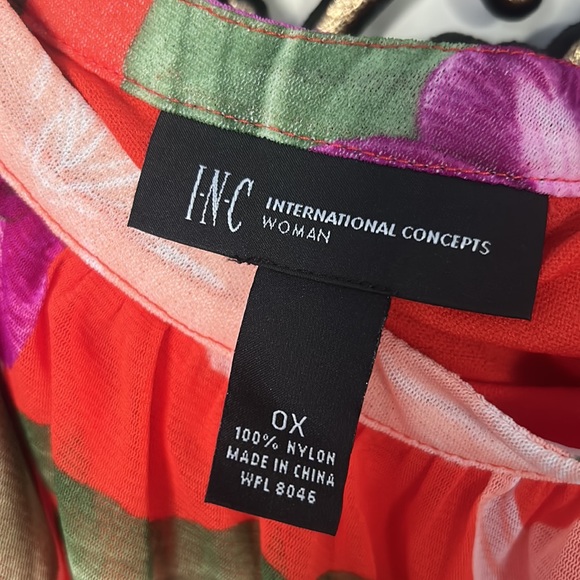 INC flowered cold shoulder top - Picture 2 of 3